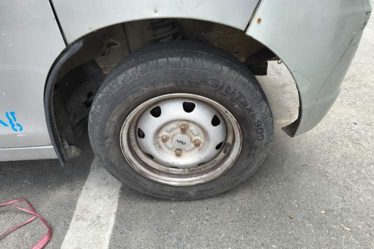 Used Karry Youjin 2016 1.3L Double-Cab Extended Comfort Model ACTECO-SQR472WD Right Front Wheel Hub
