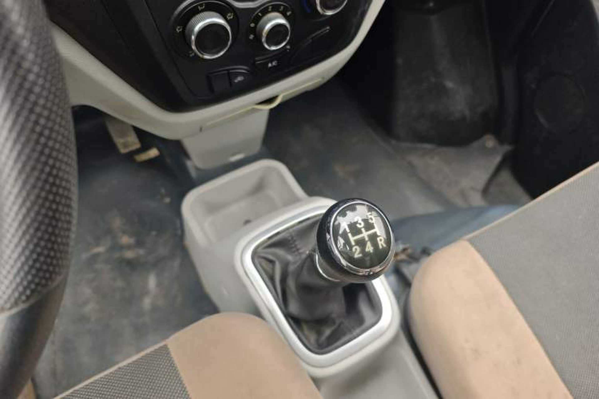 Used Karry Youjin 2019 1.5L Standard Van China VI Emission Standard Single-Row Extended Version DAM15KR Gear Lever