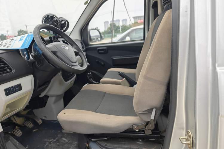 Used Karry Youjin 2019 1.5L Standard Van China VI Emission Standard Single-Row Extended Version DAM15KR Interior 4