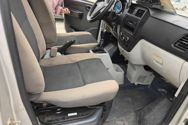 Used Karry Youjin 2019 1.5L Standard Van China VI Emission Standard Single-Row Extended Version DAM15KR Interior 5