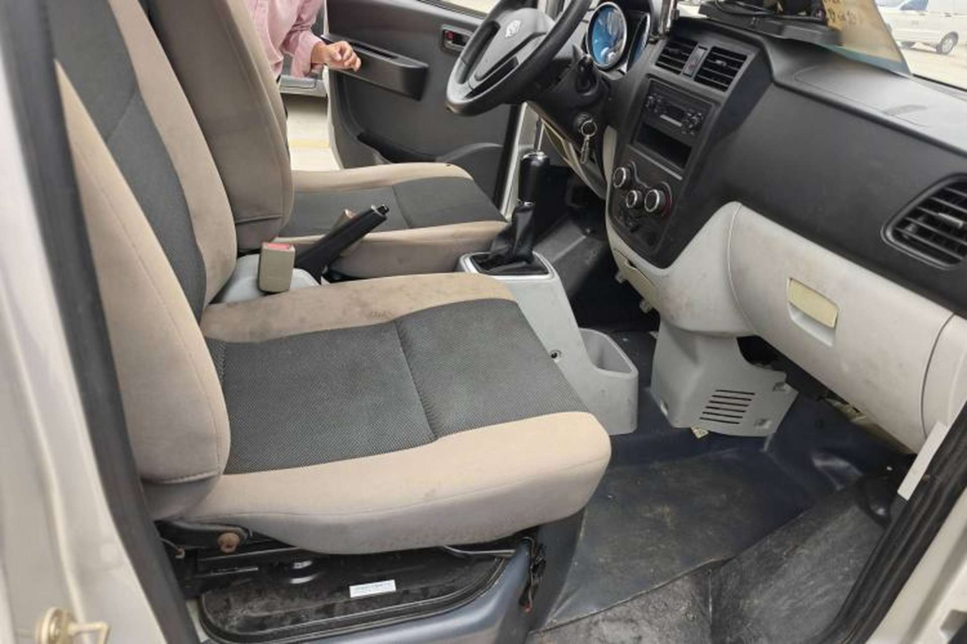 Used Karry Youjin 2019 1.5L Standard Van China VI Emission Standard Single-Row Extended Version DAM15KR Interior 5