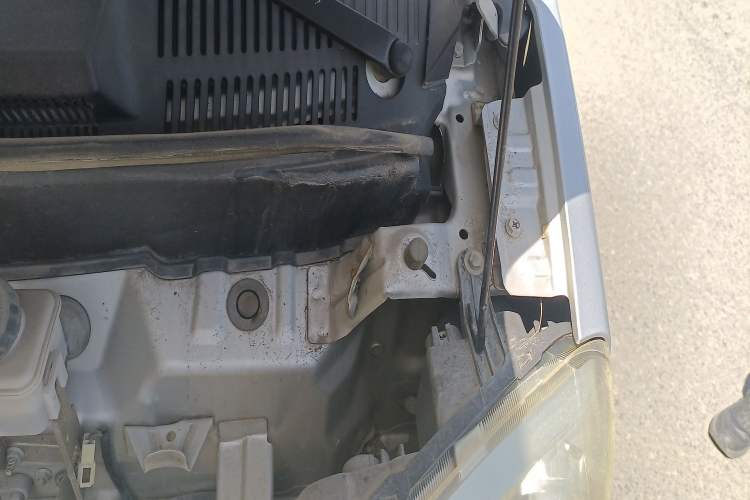 Used Karry Yousheng 2 2012 1.0L Power I-Type Engine Bay Left