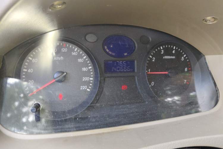 Used Karry Youya 2 2013 1.5L Comfort Model Odometer Close Up