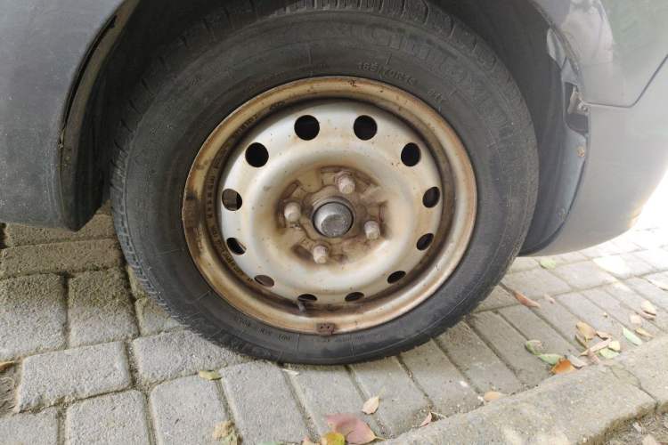 Used Karry Youya 2 2013 1.5L Comfort Model Right Front Wheel Hub