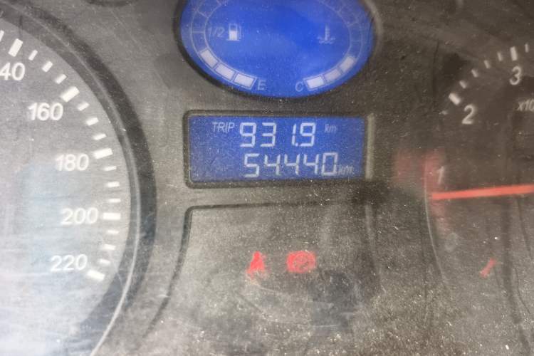 Used Karry Youya 2 2013 1.5L Comfort Model Odometer Close Up