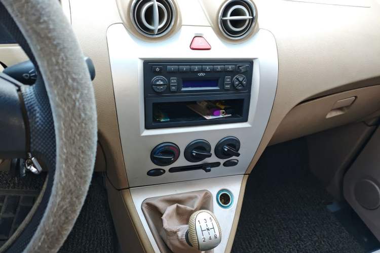 Used Karry Youya 2 2013 1.5L Comfort Model Audio And AC Panel