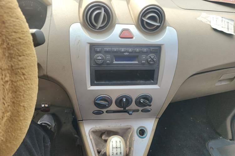 Used Karry Youya 2 2013 1.5L Comfort Model Audio And AC Panel