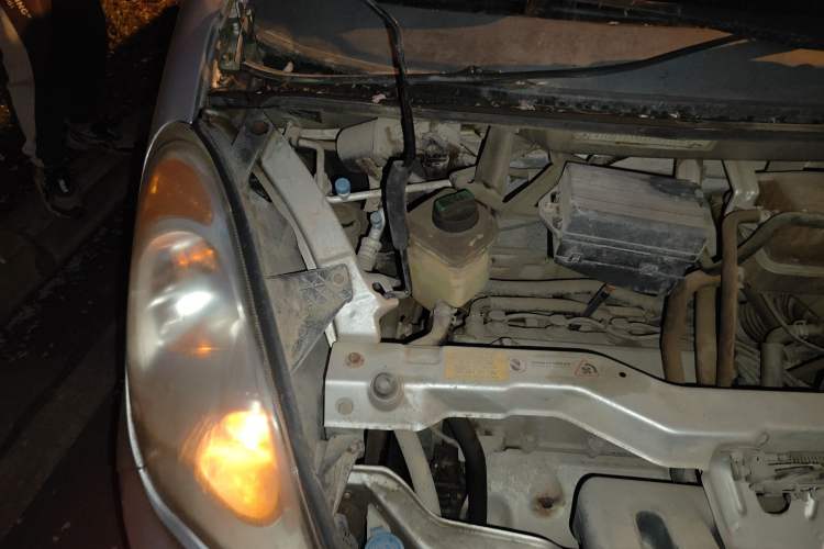 Used Karry Youya 2 2013 1.5L Comfort Model Engine Bay Right