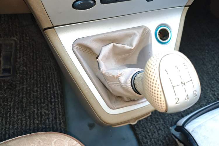 Used Karry Youya 2 2013 1.5L Comfort Model Gear Lever