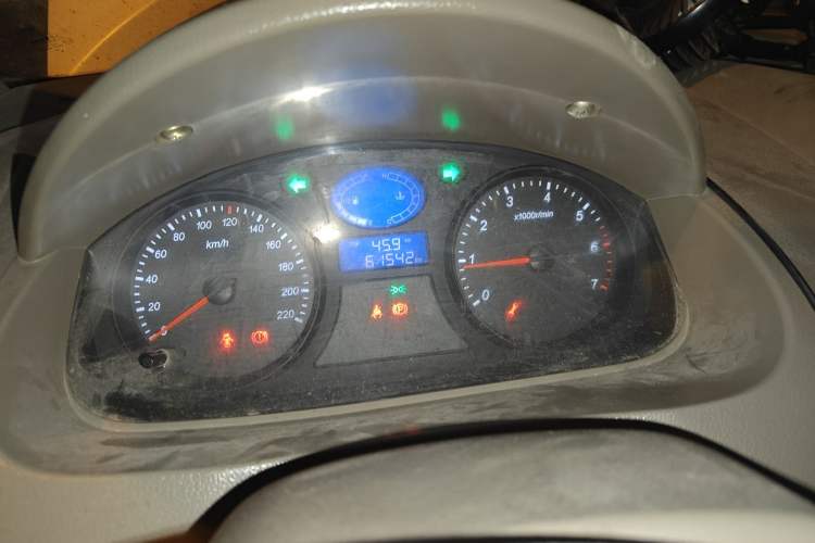Used Karry Youya 2 2013 1.5L Comfort Model Odometer Close Up