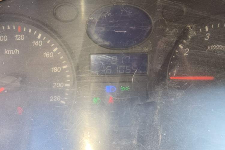 Used Karry Youya 2 2013 1.5L Standard Model Odometer Close Up