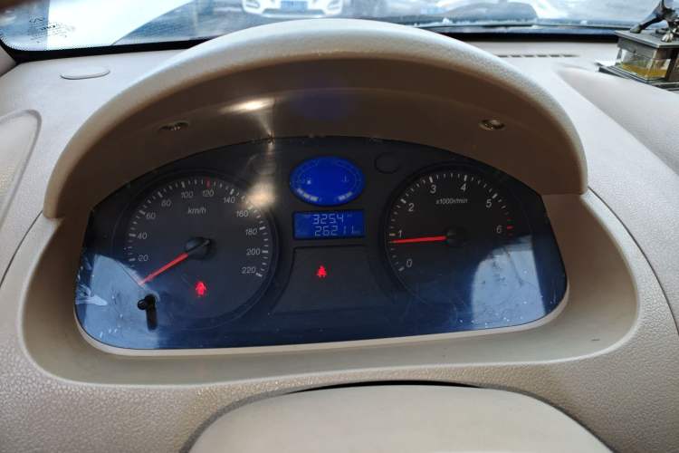Used Karry Youya 2 2013 1.5L Comfort Model Odometer Close Up