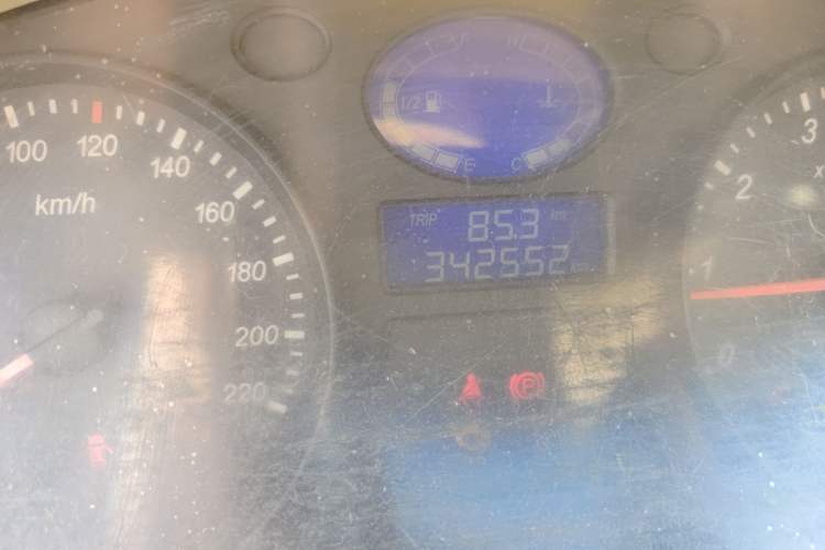 Used Karry Youya 2 2013 1.5L Comfort Model Odometer Close Up