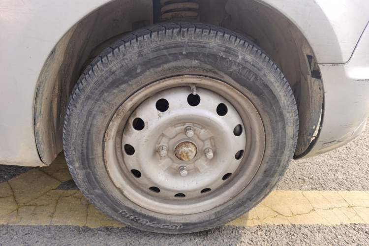 Used Karry Youya 2 2013 1.5L Comfort Model Right Front Wheel Hub