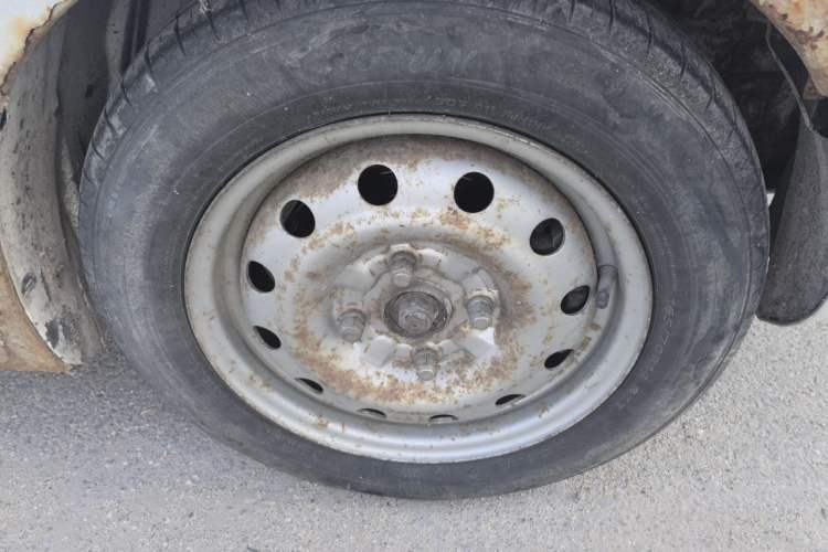 Used Karry Youya 2 2013 1.5L Powerful Version Right Front Wheel Hub