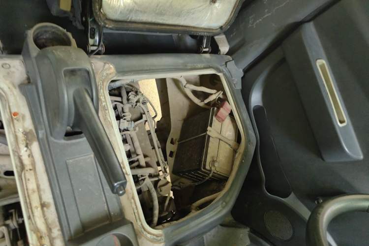 Used Karry Youyou 2 2013 1.2L Comfort Model Engine Bay Left