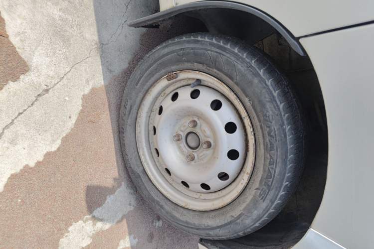 Used Karry Youyou 2 2013 1.2L Comfort Model Right Front Wheel Hub