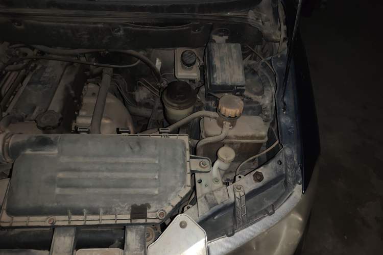 Used Karry Youyou 2010 1.1L Luxury Version Engine Bay Left