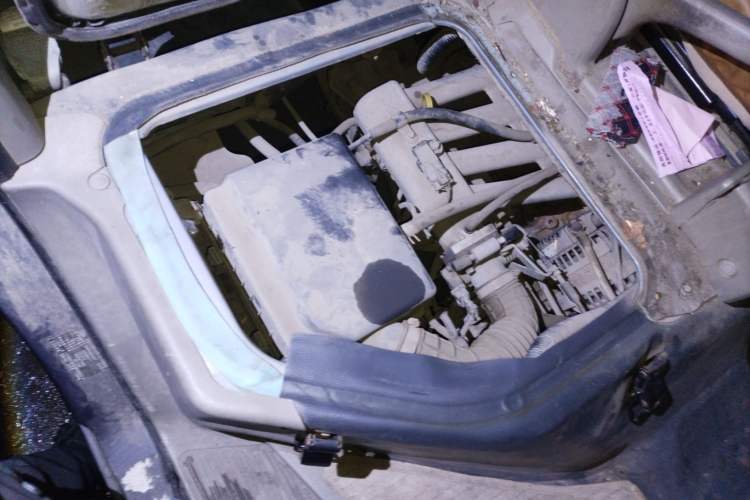 Used Karry Youyou 2010 1.0L Base Version Engine Bay Right