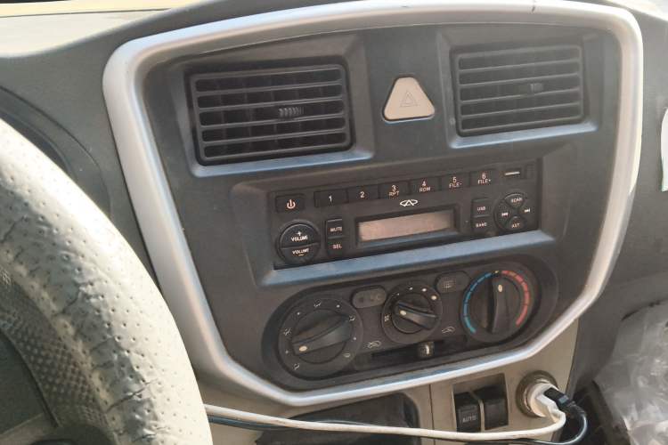 Used Karry Youyou 2012 1.2L Extended Luxury Version Audio And AC Panel
