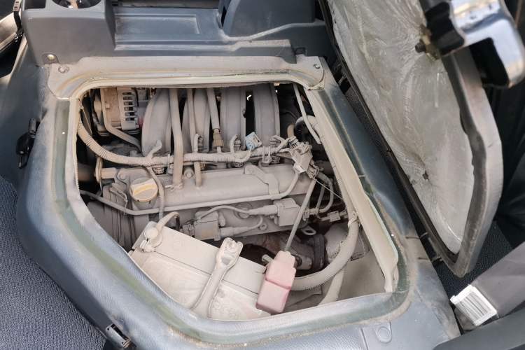 Used Karry Youyou 2012 1.2L Standard Version Engine Bay