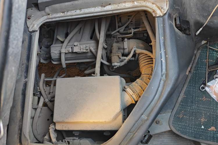 Used Karry Youyou 2012 1.2L Extended Standard Version Engine Bay Left