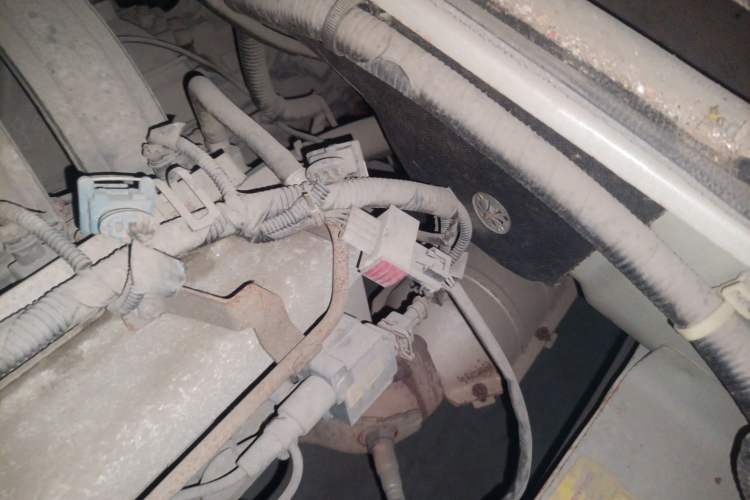 Used Karry Youyou 2012 1.2L Extended Standard Version Engine Bay Left
