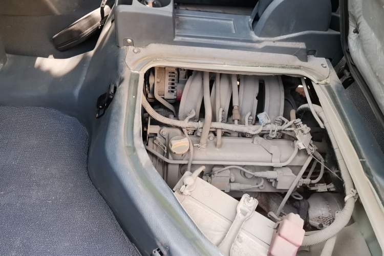 Used Karry Youyou 2012 1.2L Standard Version Engine Bay Right