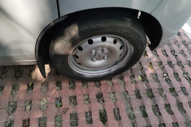 Used Karry Youyou 2012 1.2L Standard Version Right Front Wheel Hub