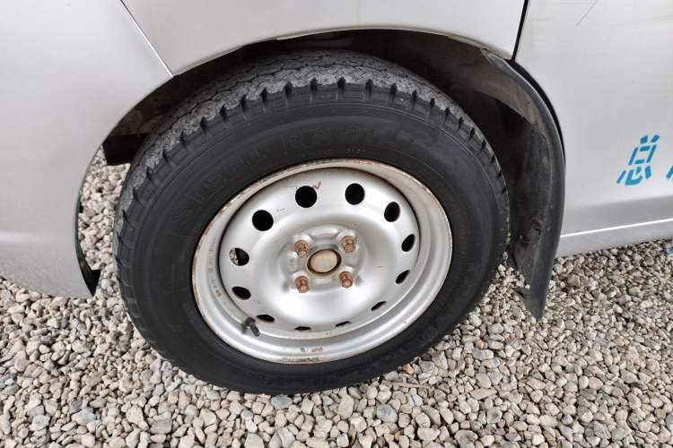 Used Karry Youyou 2018 1.2L Extended Cargo Van Standard Model 2 Seats Left Front Wheel Hub