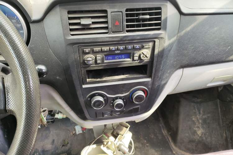 Used Karry Youyou 2021 1.5L Standard-Grade Extended Blind-Ventilated Van 2-Seater DAM15KR Audio And AC Panel