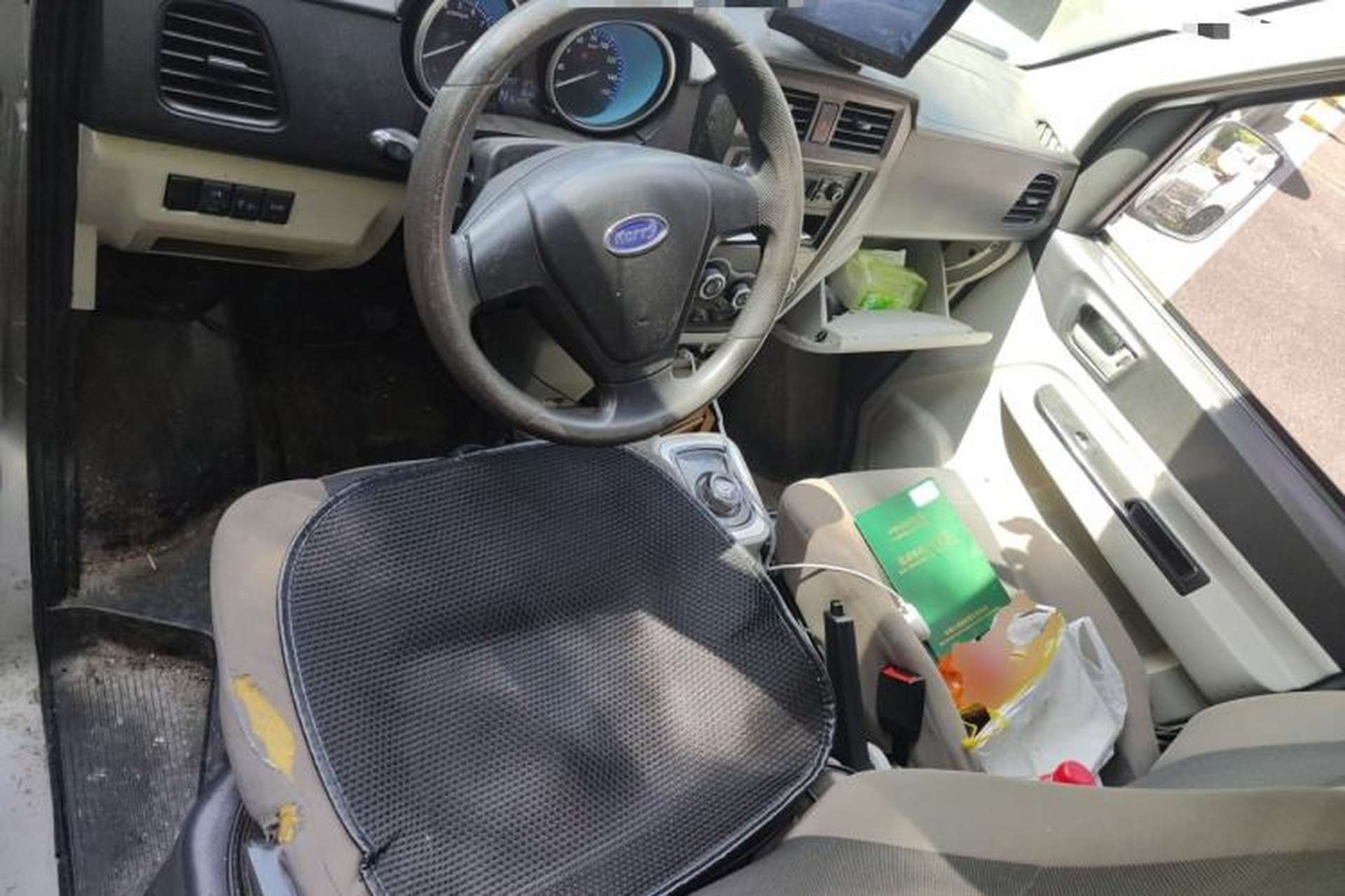 Used Karry Youyou EV 2019 Revised Version Comfortable Type SQR5032 Center Console