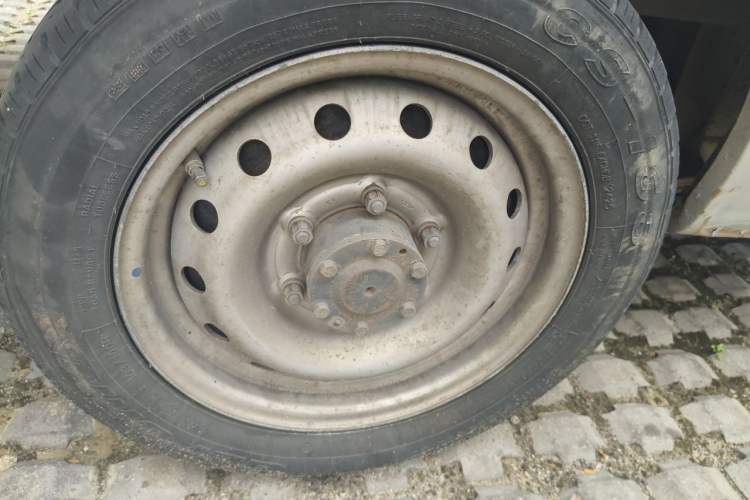 Used Karry Youyou EV 2019 Revised Version Comfortable Type SQR5032 Right Front Wheel Hub