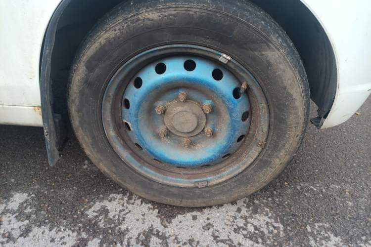 Used Karry Youyou EV 2020 Van Model SQR5037 Right Front Wheel Hub