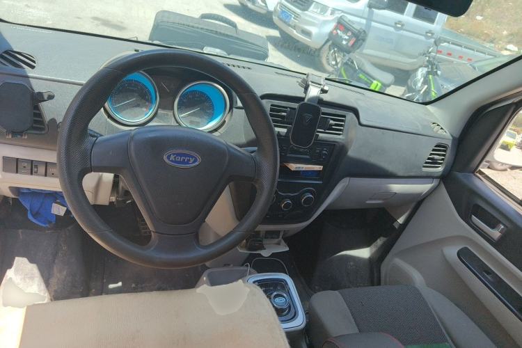 Used Karry Youyou EV 2021 Van Model SQR5037 Center Console