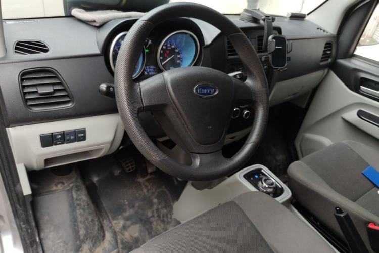 Used Karry Youyou EV 2021 Van Model SQR5037 Center Console