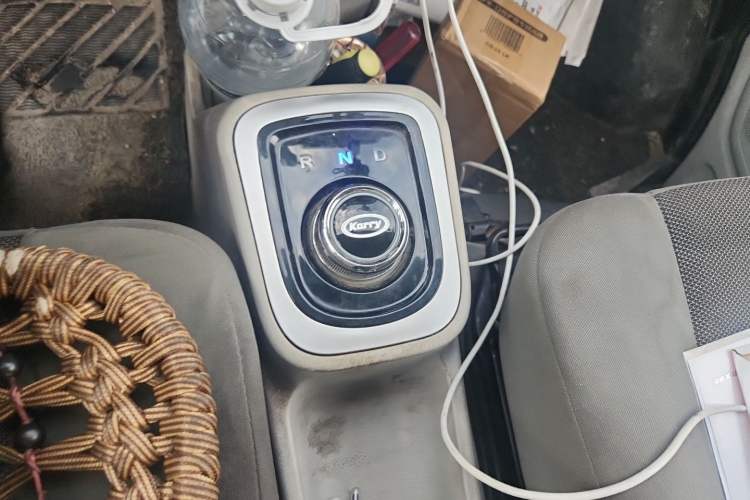 Used Karry Youyou EV 2021 Van Model SQR5037 Gear Lever