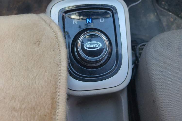 Used Karry Youyou EV 2021 Van Model SQR5037 Gear Lever