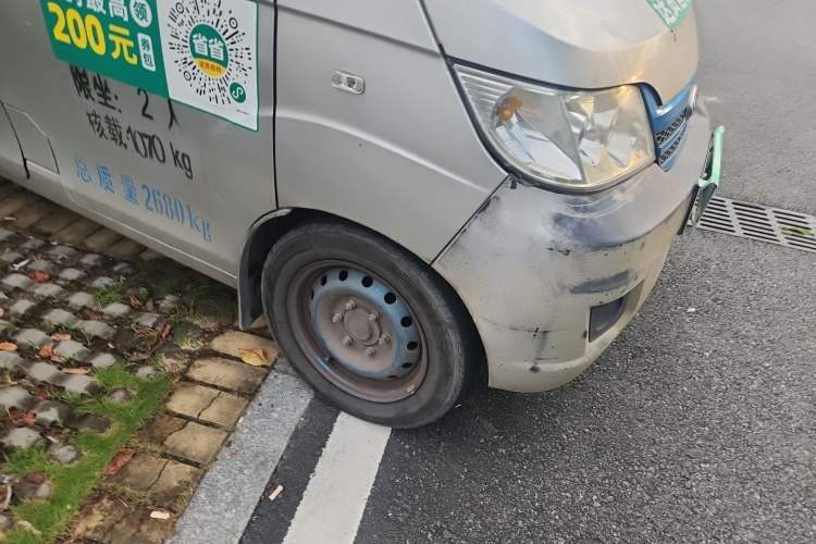 Used Karry Youyou EV 2021 Van Model SQR5037 Right Front Wheel Hub