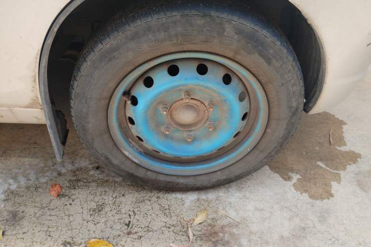 Used Karry Youyou EV 2021 Van Model SQR5037 Right Front Wheel Hub