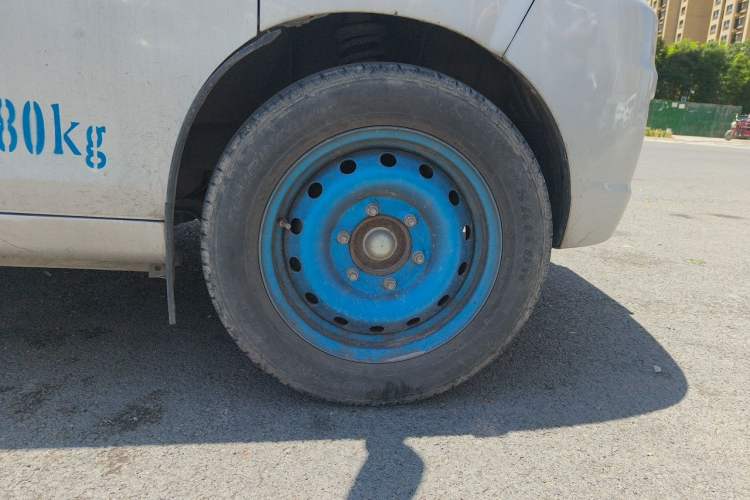 Used Karry Youyou EV 2021 Van Model SQR5037 Right Front Wheel Hub