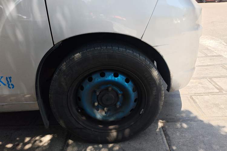 Used Karry Youyou EV 2021 Van Model SQR5037 Right Front Wheel Hub