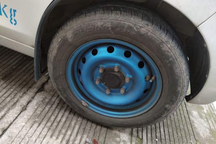 Used Karry Youyou EV 2021 Van Model SQR5037 Right Front Wheel Hub