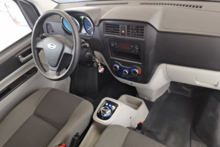 Used Karry Youyou EV 2021 Van Model SQR5037 Center Console