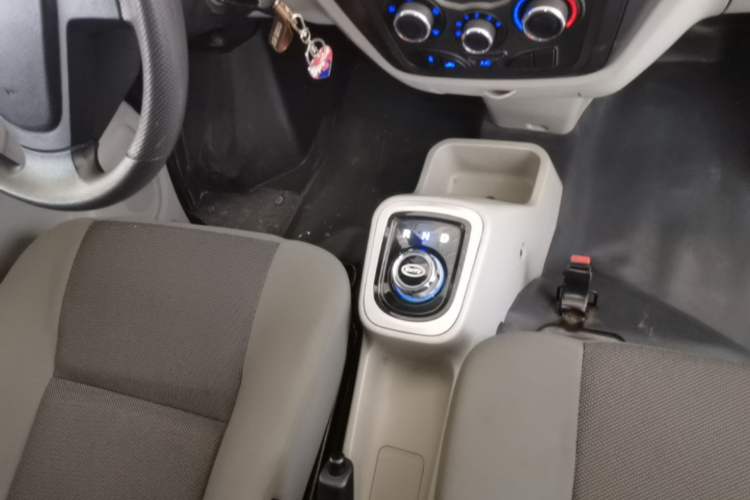 Used Karry Youyou EV 2021 Van Model SQR5037 Gear Lever