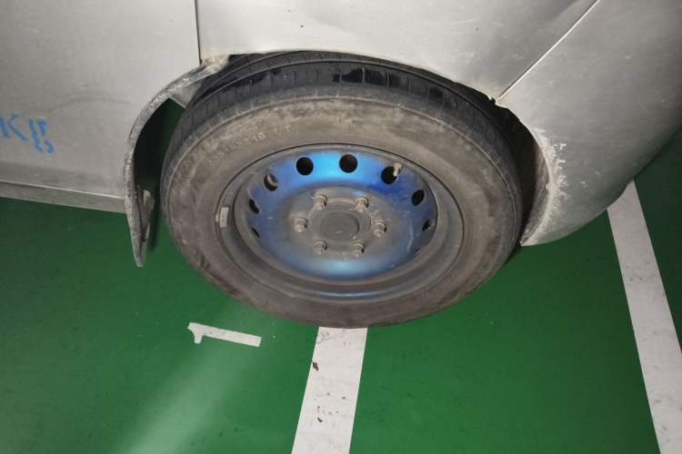 Used Karry Youyou EV 2021 Van Model SQR5037 Right Front Wheel Hub
