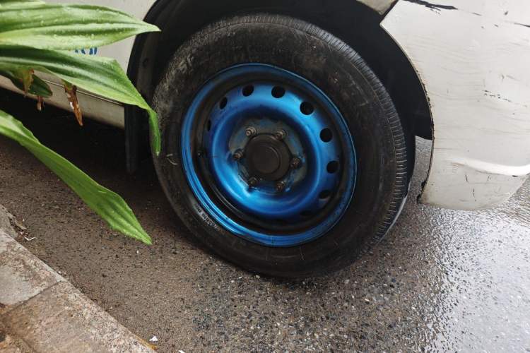 Used Karry Youyou EV 2021 Van Model SQR5037 Right Front Wheel Hub
