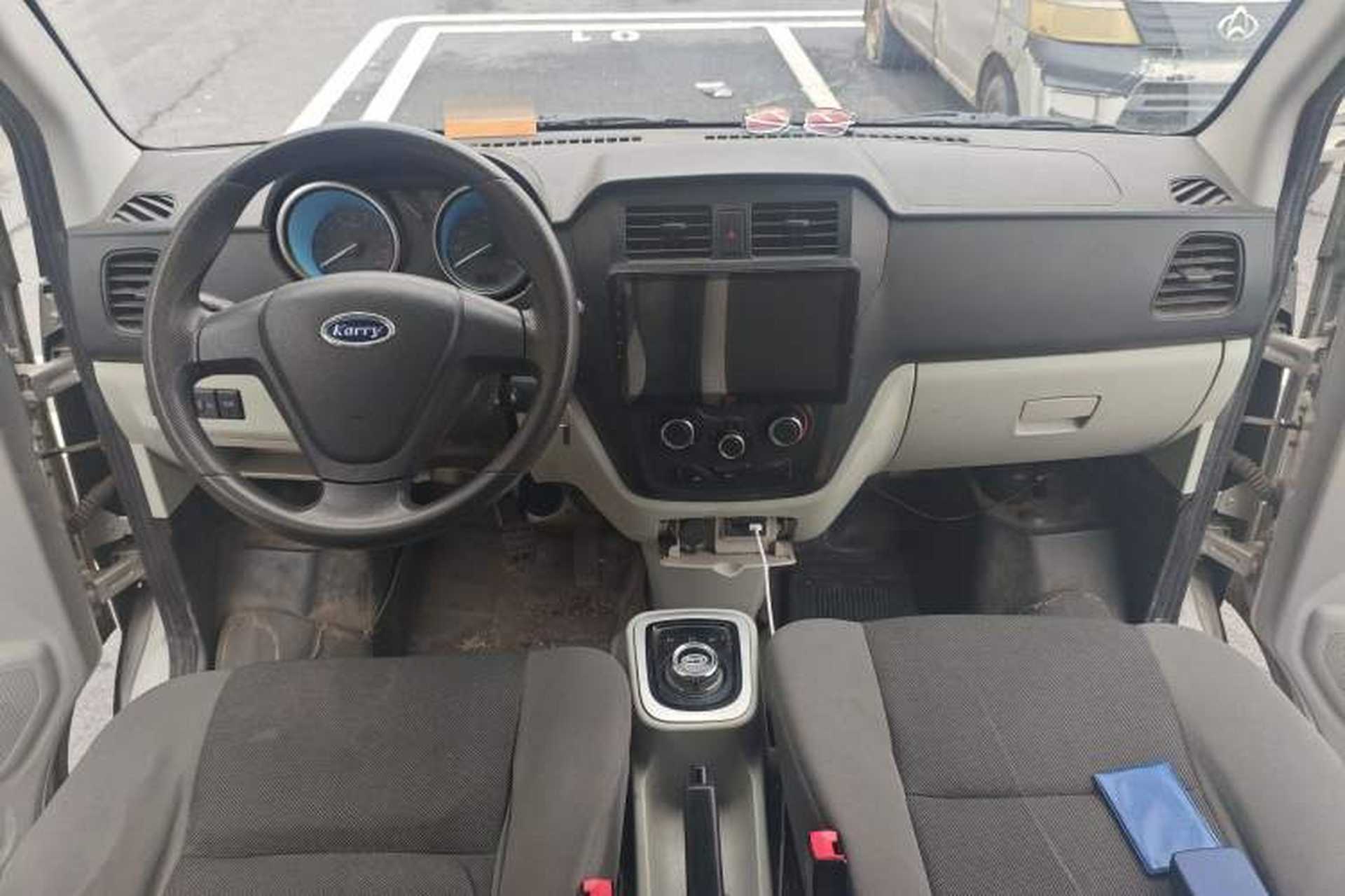 Used Karry Youyou EV 2022 SQR5037 Comfort-Style Van Center Console