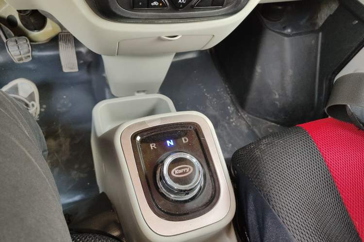 Used Karry Youyou EV 2022 SQR5037 Comfort-Style Van Gear Lever