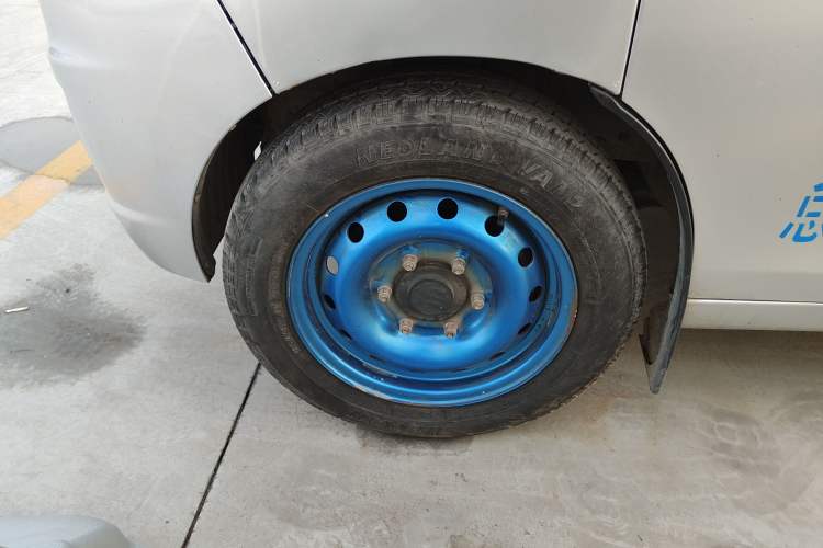 Used Karry Youyou EV 2022 SQR5037 Comfort-Style Van Left Front Wheel Hub